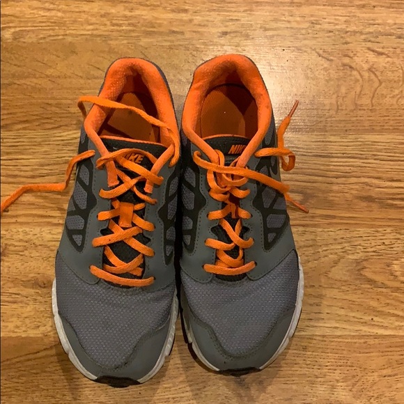 Nike Other - Boys Nike sz 6 shoes